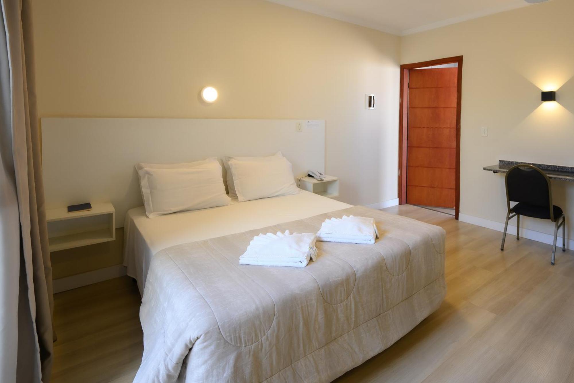 Colonial Flat Hotel